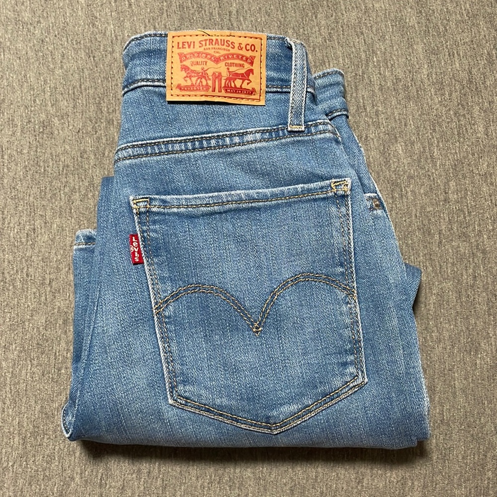 Levi flared jeans. Size 24